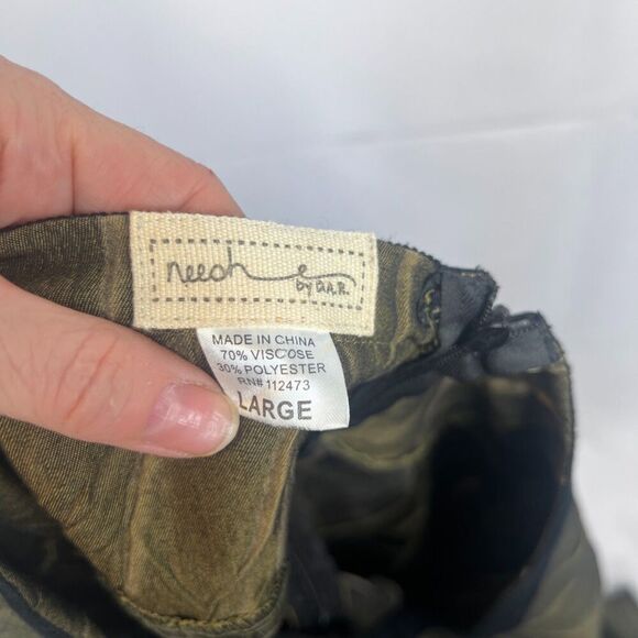 Neesh by DAR Shiny Green Crinkle Crushed Taffeta Aline Circle Skirt Size Large - Picture 9 of 12